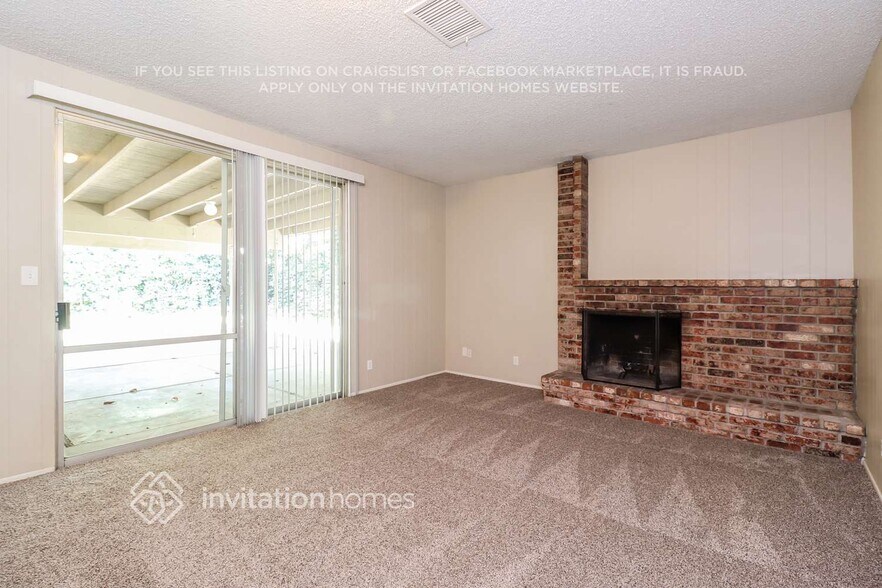 Building Photo - 2808 Notre Dame Dr