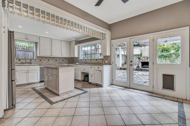 Building Photo - 3-BEDROOM IN ALAMO HEIGHTS W/ POOL