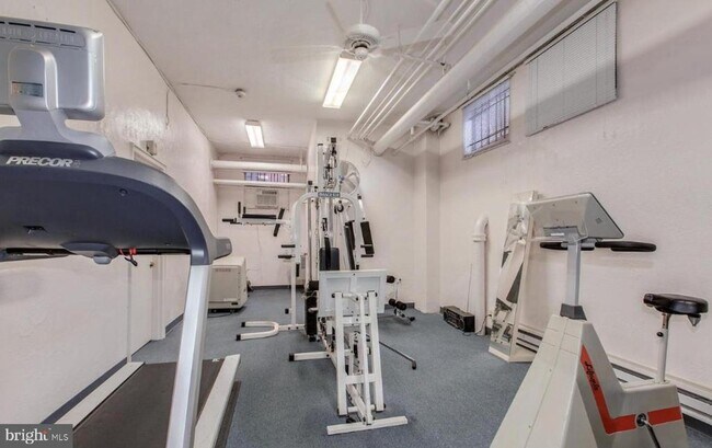 Building Photo - 1010 25th St NW