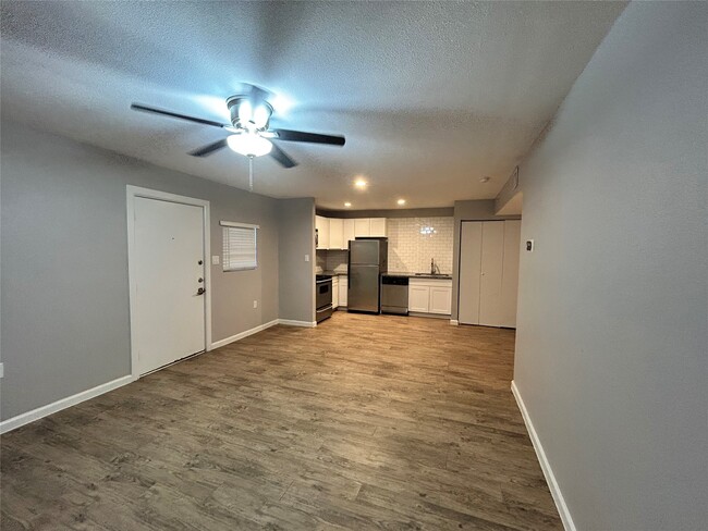 Building Photo - 2810 Beauchamp St