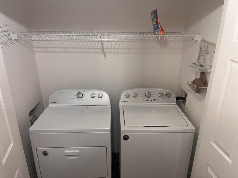 Laundry - 10550 Baymeadows Rd