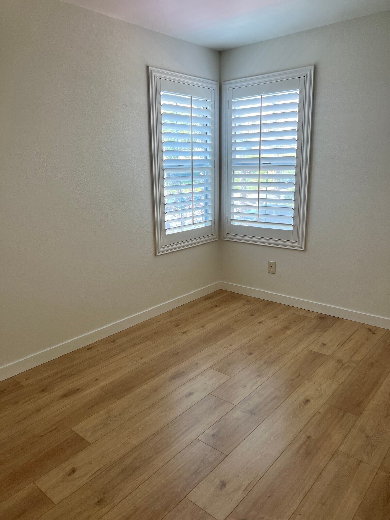 Building Photo - 5709 Kensington Pl