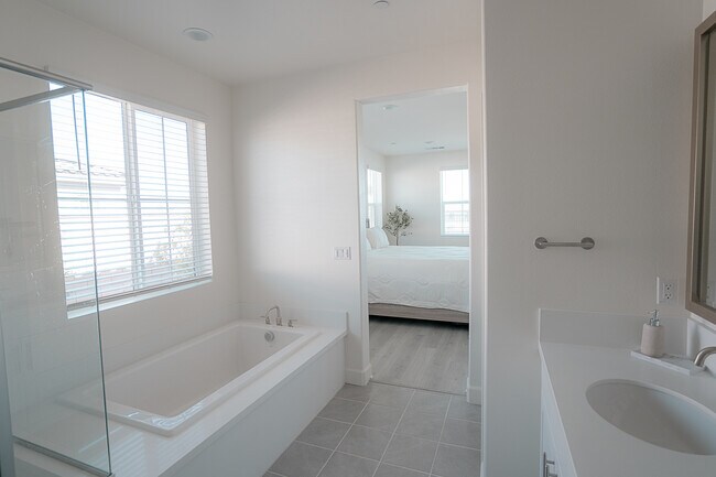Building Photo - 58320 Coral View Way