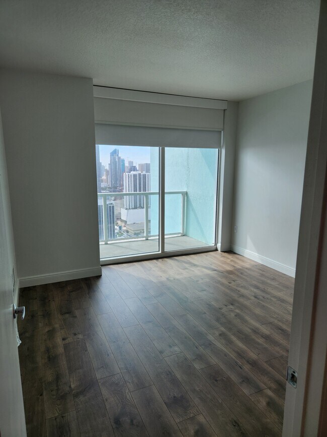 Bedroom - 1900 N Bayshore Dr
