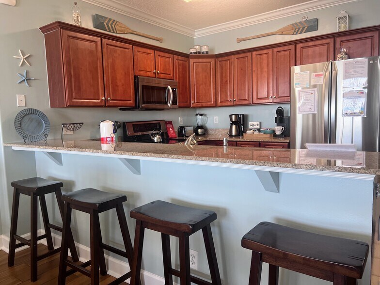 Eat-in bar seats 4 - 10625 Front Beach Rd