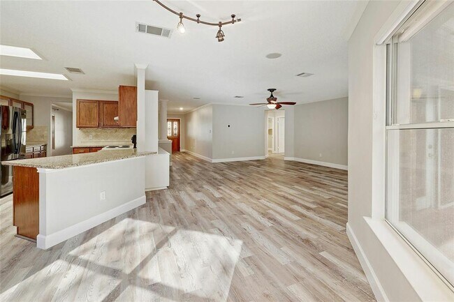 Building Photo - 10905 Claywood Dr