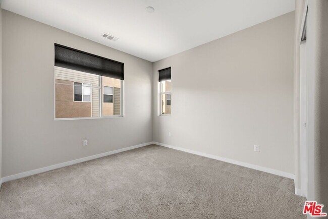 Building Photo - 746 Farrier Wy