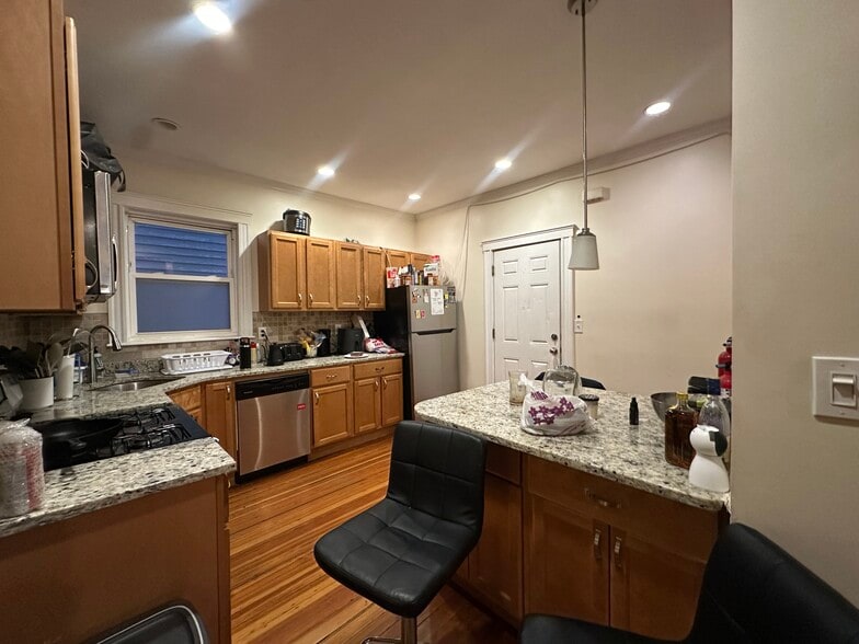 Building Photo - 95 Calumet St