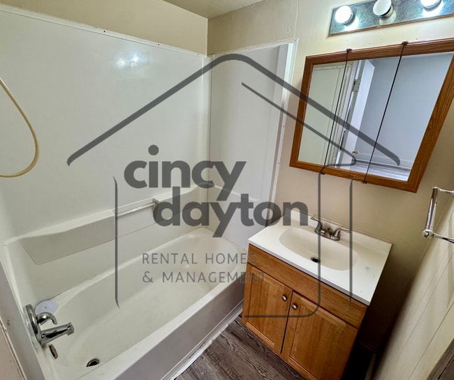 Building Photo - 110 N River St