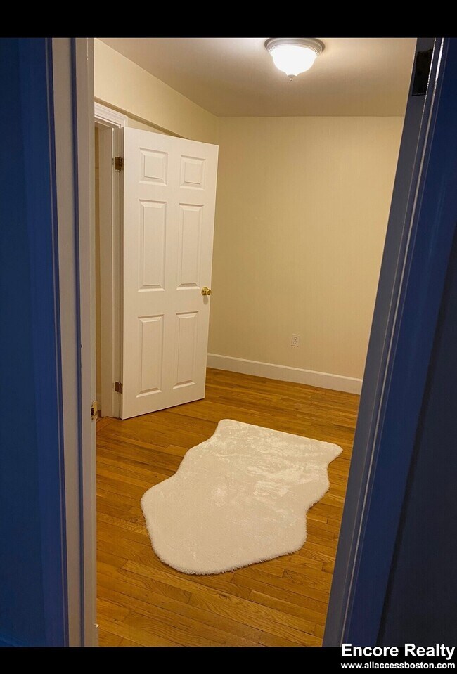 Building Photo - 14 Centre St