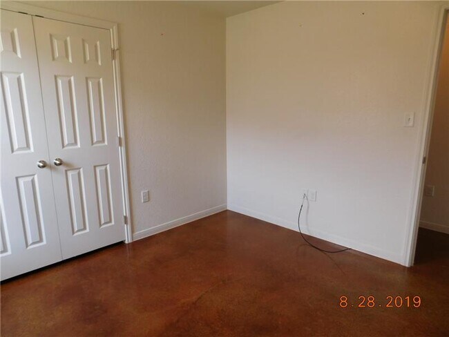 Building Photo - 1202 Cavalry Ln