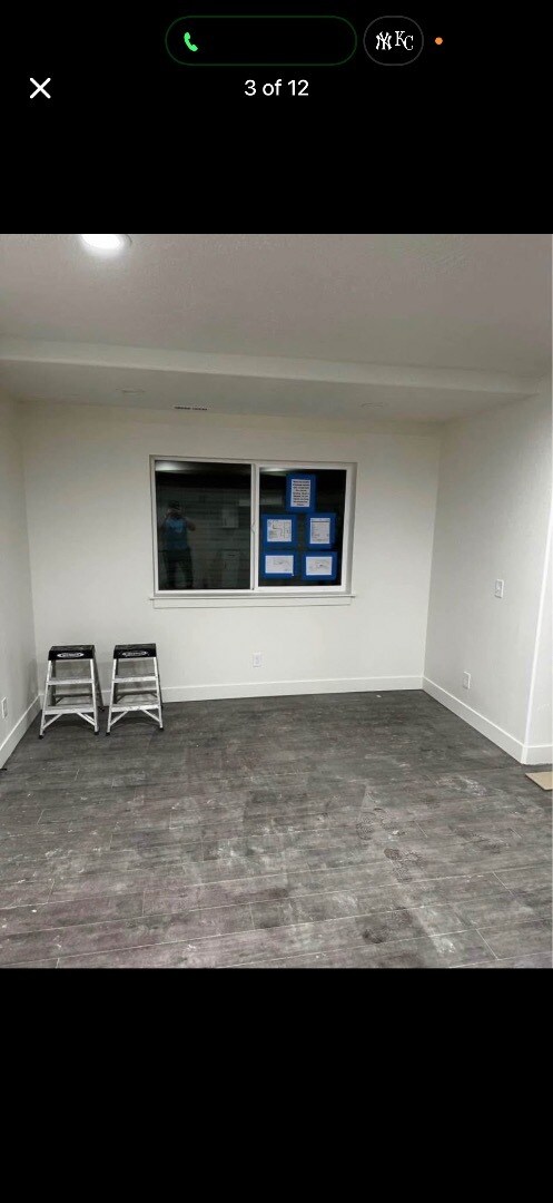 Building Photo - 667 E Mount Peale Dr