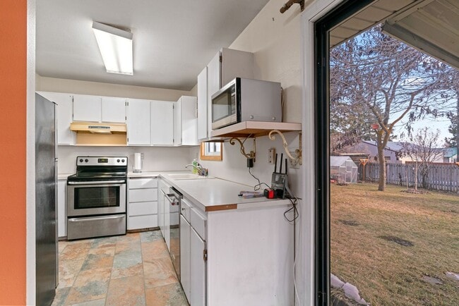 Building Photo - 3 Bedroom 1.5 Bath