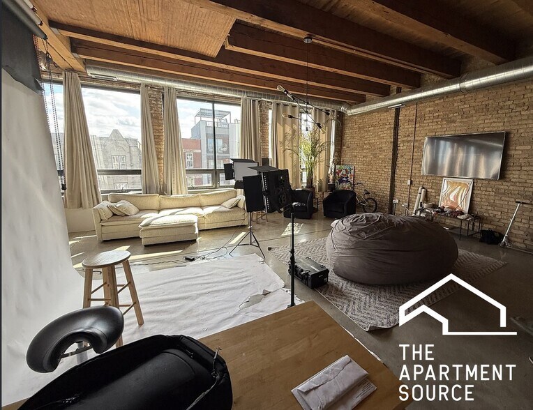 Building Photo - 2614 W North Ave