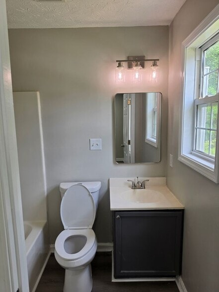 Building Photo - 515 Baron Dr