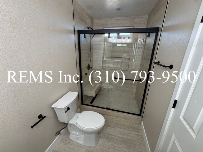 Building Photo - Remodeled Hersperia Front House with Laundry and Parking