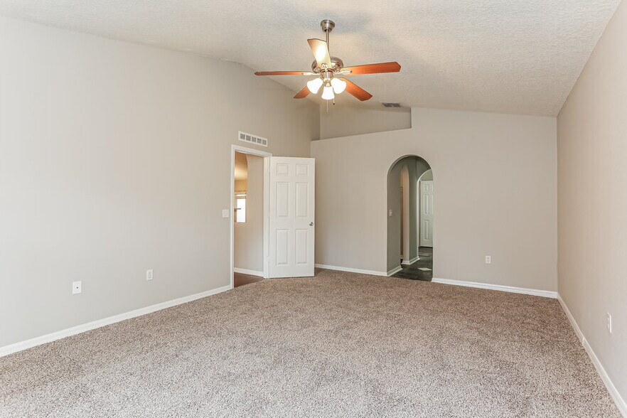 Building Photo - 12202 Glenn Hollow Dr