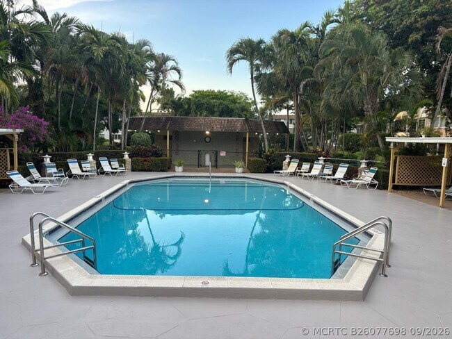 Building Photo - 5171 W Oakland Park Blvd