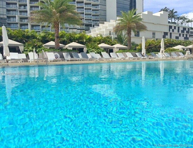 Building Photo - 2301 Collins Ave