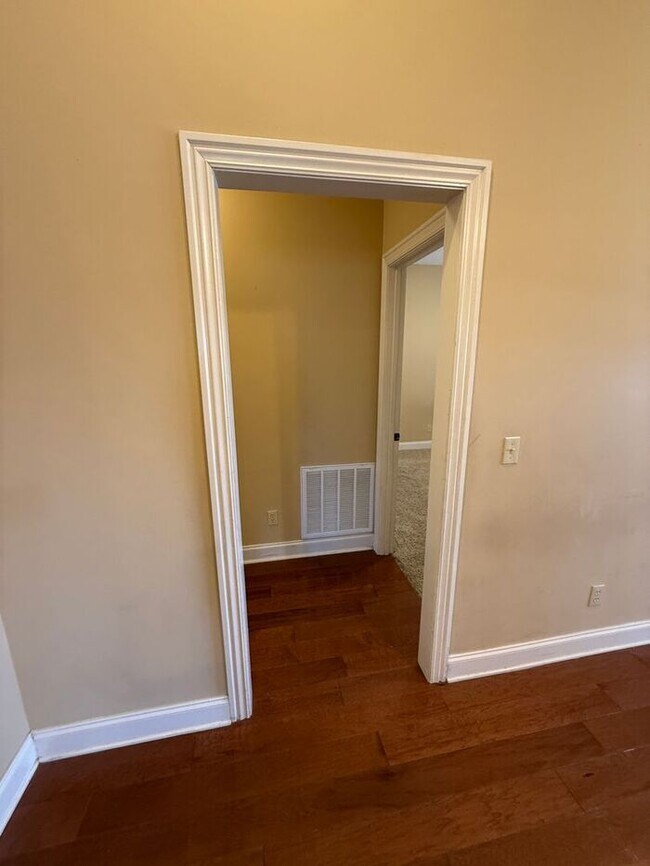 Building Photo - GORGEOUS HOME IN RUSTLING OAKS JUST MINUTES FROM MEMPHIS
