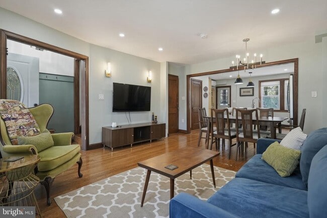 Building Photo - 32 Farragut Pl NW