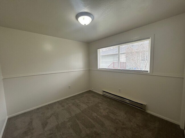 Building Photo - 547 Poole-2