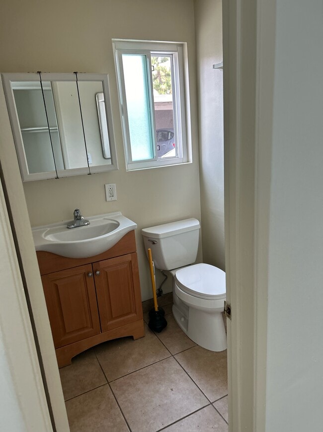 Back bathroom - 5941 Kingman Ave