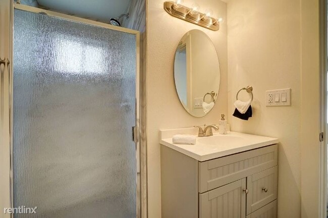 Building Photo - 1 br, 1 bath Apartment - 424 E Truslow Ave