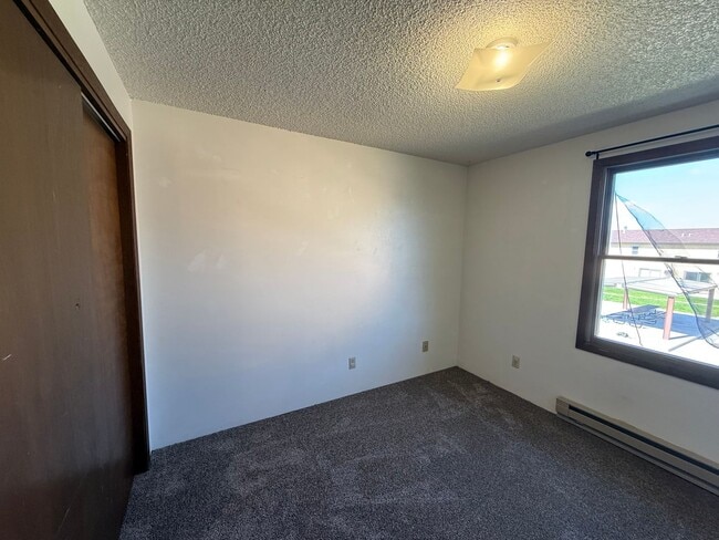Building Photo - Two bedroom, one and half bathroom, modernly updated townhome!
