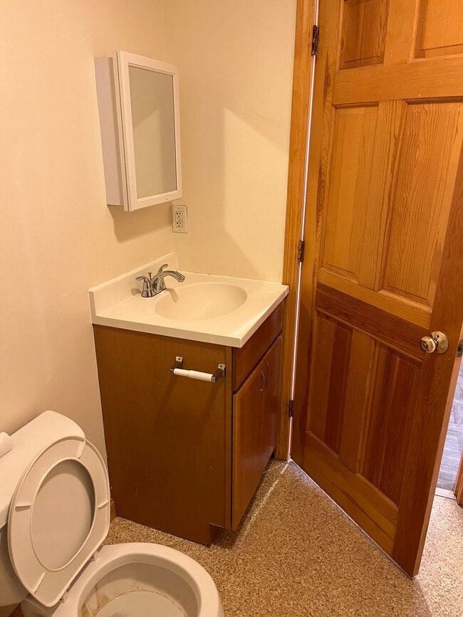 Building Photo - Sunny, Recently Refinished, One Bedroom Ap...