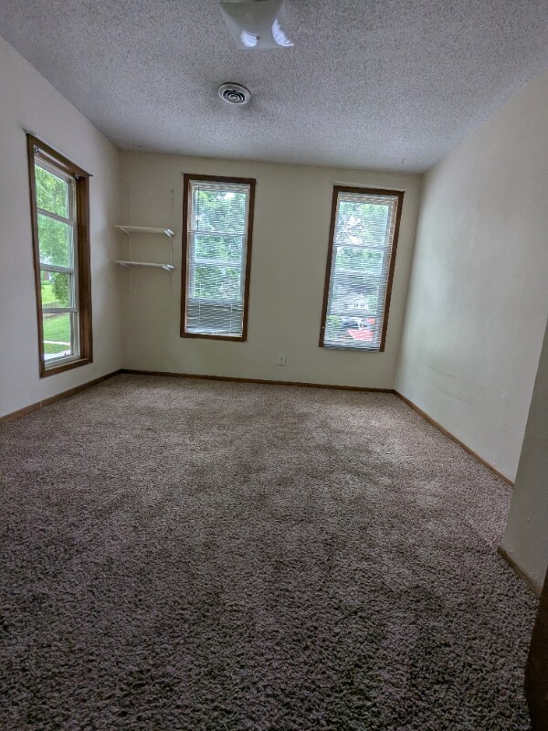 Building Photo - 909 2nd Ave