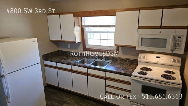 Building Photo - 4800 SW 3rd St