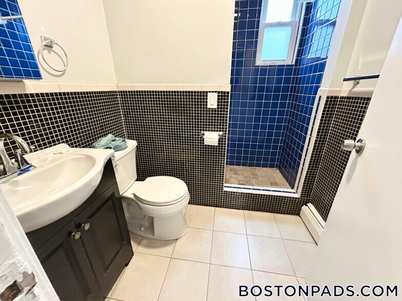 Building Photo - 8-10 oakland St.