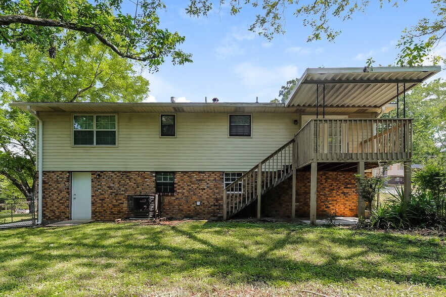 Building Photo - 2907 Cedar Ln