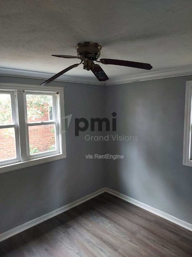 Building Photo - 328 E Kellar Ln