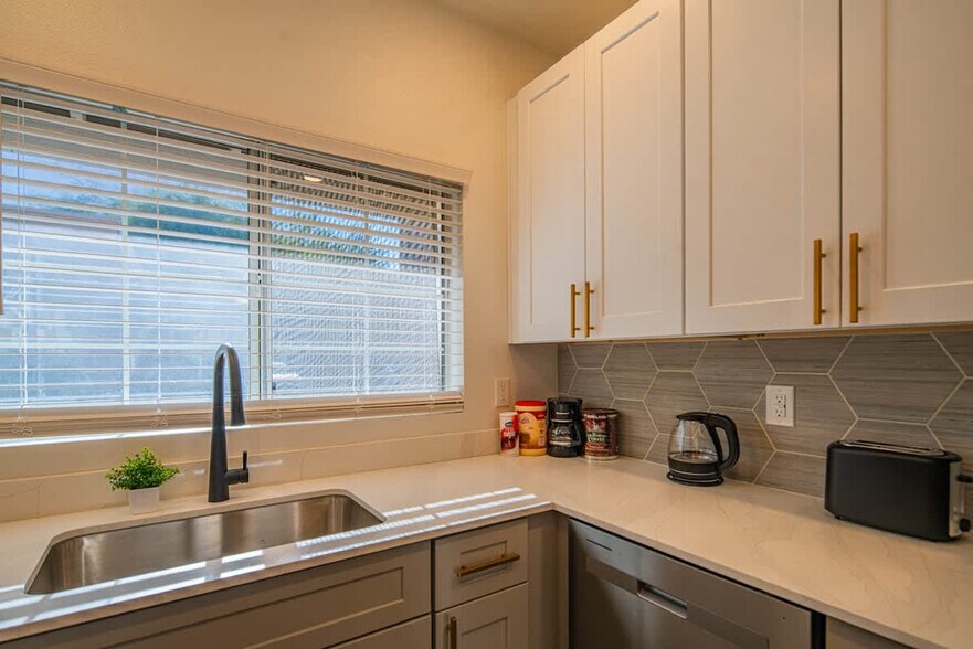 Building Photo - 7900 E Princess Dr