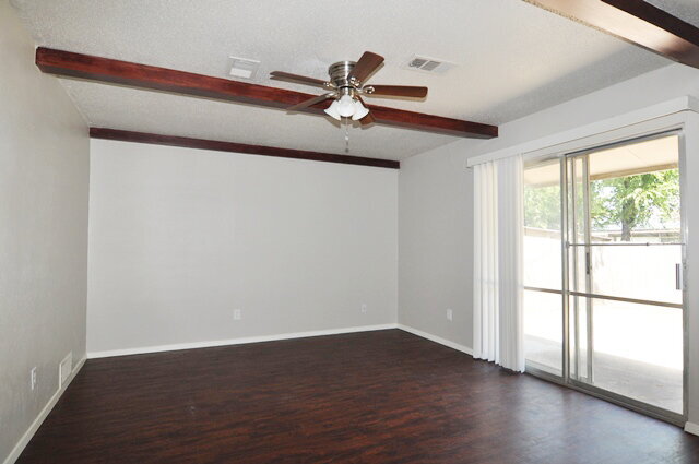 Building Photo - "COMING IN LATE JANUARY - Charming 3-2-2 home in the heart of Irving!"