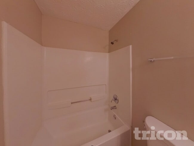 Building Photo - 2338 Briar Knoll Rd