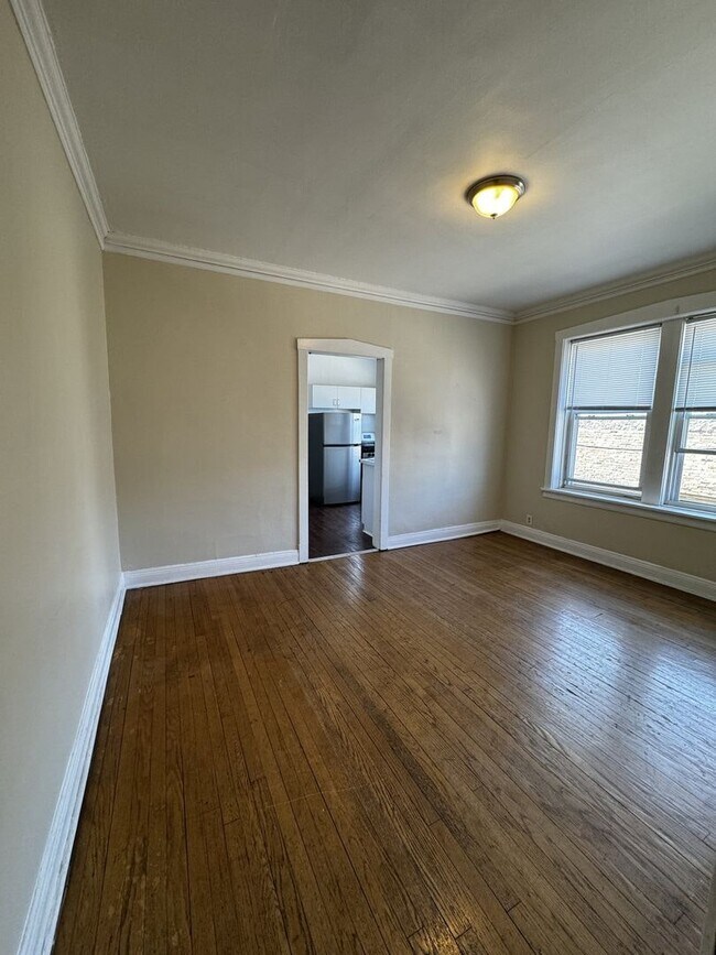 Building Photo - 4408 N Winchester Ave