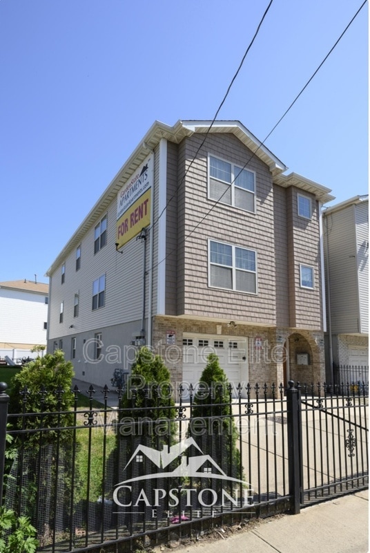 Building Photo - 255 - 257 NJ Railroad Ave #2