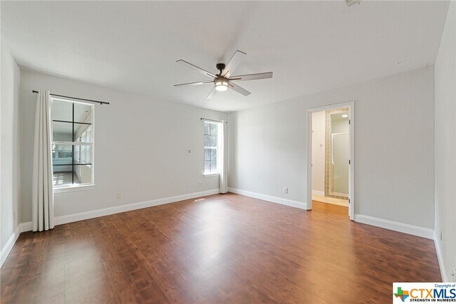 Building Photo - 1310 Scenic View Dr