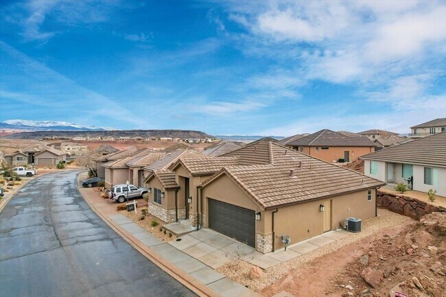 Building Photo - 2261 S Tonaquint Dr