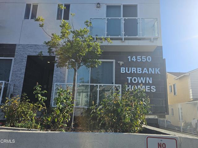Building Photo - 14550 Burbank Blvd