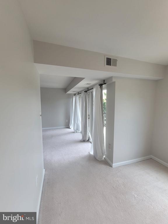 Building Photo - 9730 Kingsbridge Dr