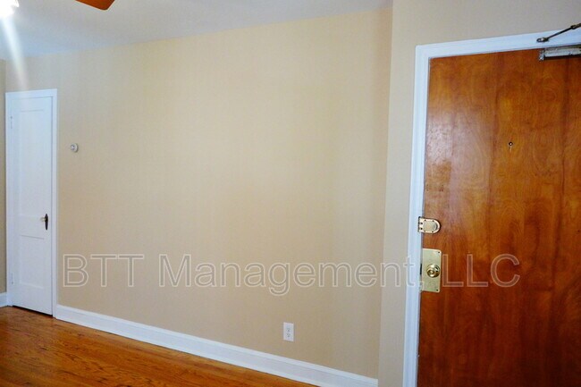Building Photo - 8401 Greenwood Ave