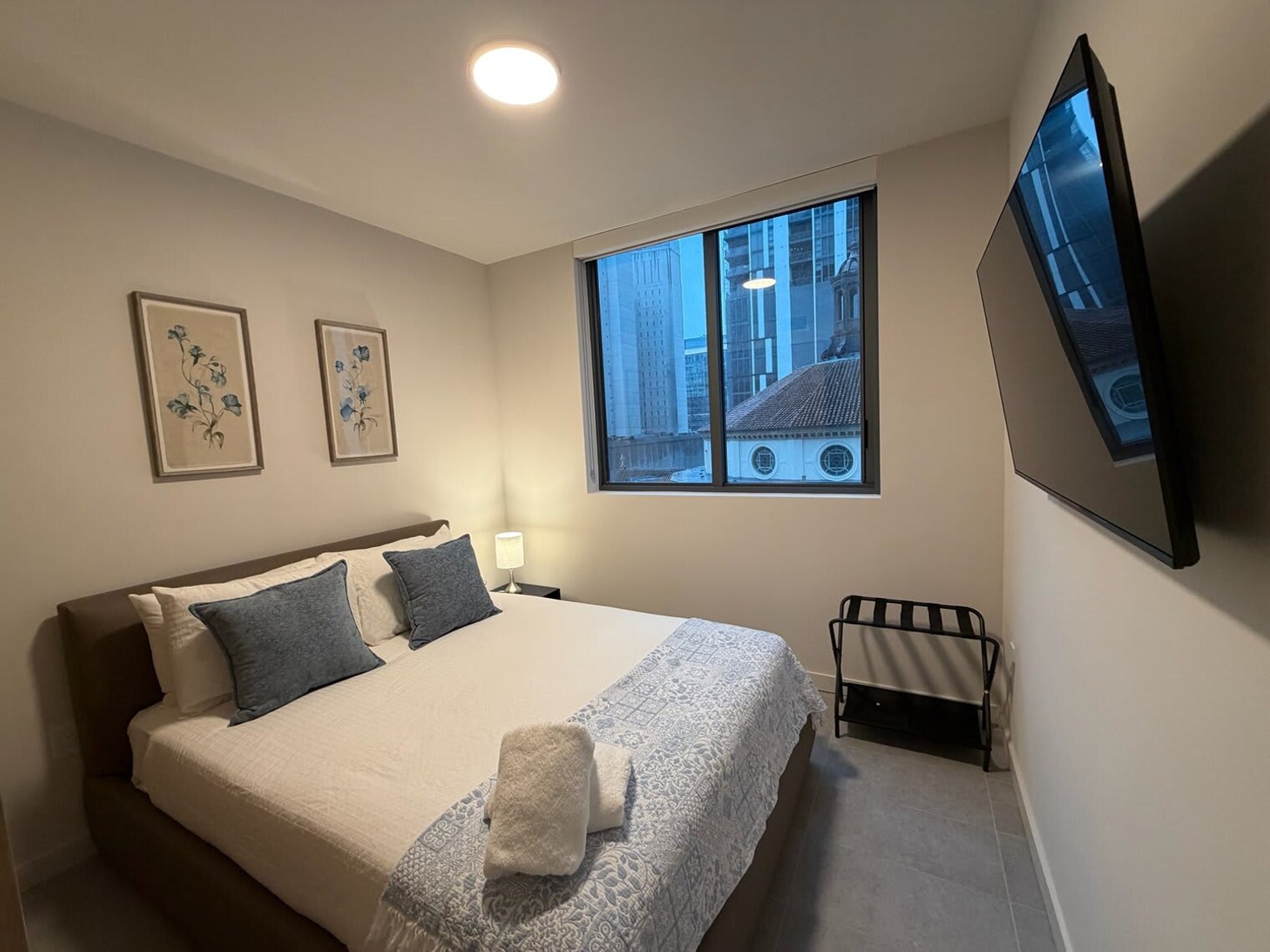 Building Photo - 121 NE 5th St