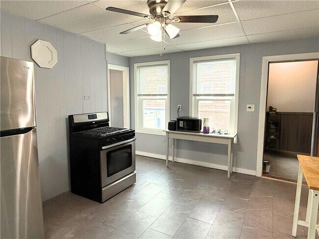 Building Photo - 53 Hadwin St