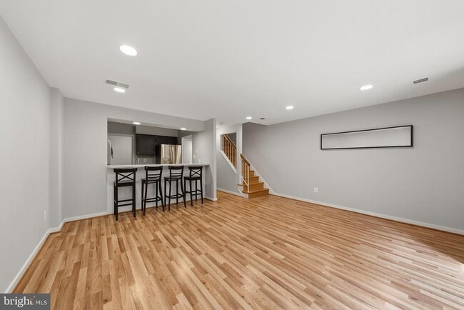 Building Photo - 3725 Madison Ln