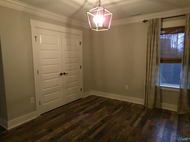 Building Photo - 505 Oshaughnessy Ave NE