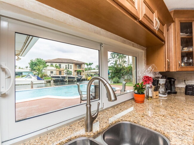 Building Photo - 4930 NE 27th Ave